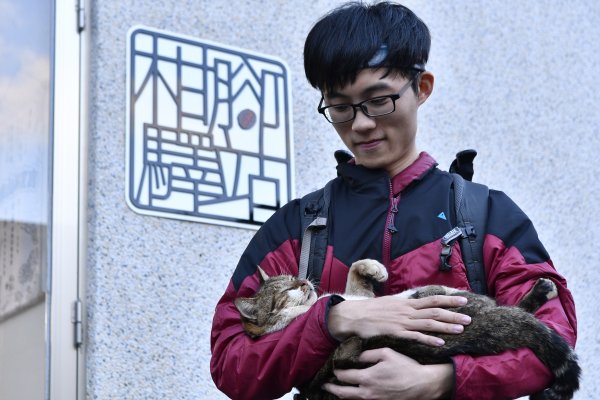 不再忽冷忽熱！Klättermusen Alv 防風保暖化纖外套